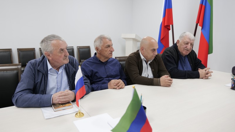 Председатель Комитета по ветеринарии РД провел прием граждан в Каспийске