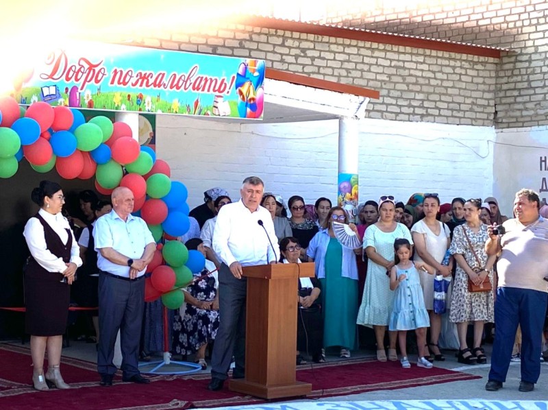Магомед Шапиев принял участие в мероприятиях ко Дню знаний в Тарумовском районе