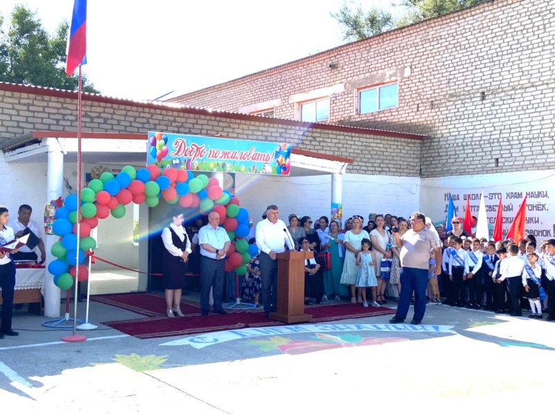 Магомед Шапиев принял участие в мероприятиях ко Дню знаний в Тарумовском районе
