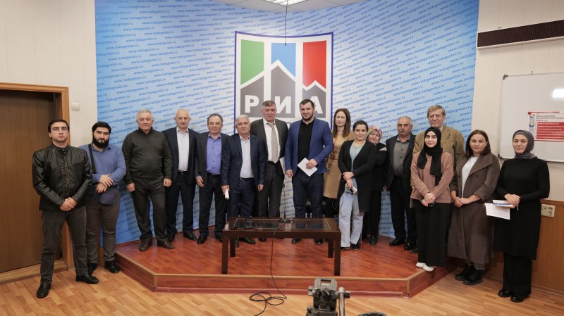 В рамках проекта «Открытая власть» председатель Комитета по ветеринарии РД встретился с журналистами республиканских СМИ