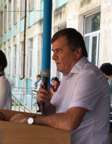 Вахмурад Курчаев поздравил школьников Ногайского района с началом нового учебного года