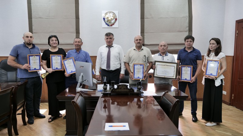 Награждение в честь Дня Конституции Республики Дагестан