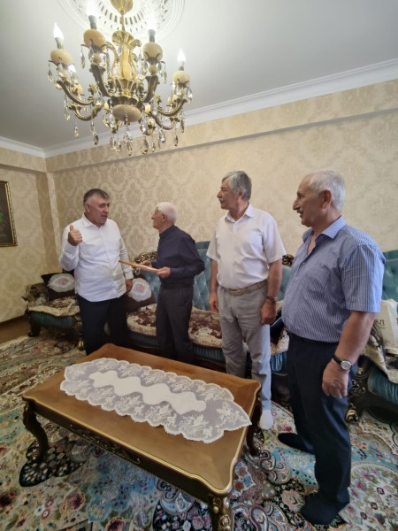 Председатель Комитета поздравил ветерана ветеринарной службы республики