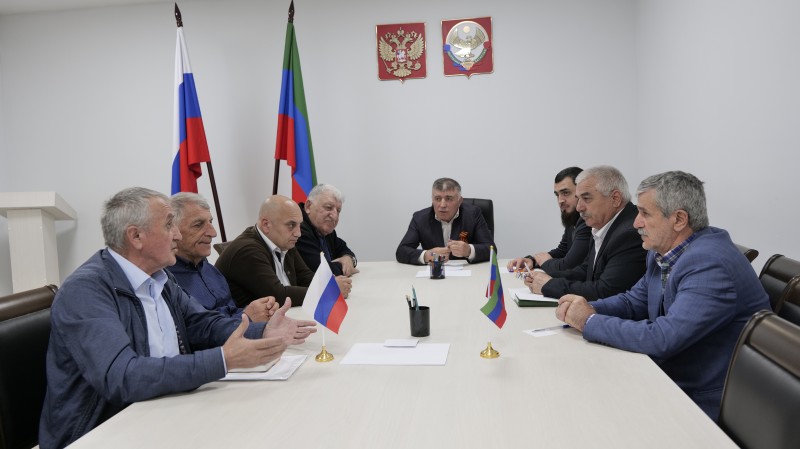 Председатель Комитета по ветеринарии РД провел прием граждан в Каспийске