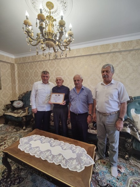 Председатель Комитета поздравил ветерана ветеринарной службы республики