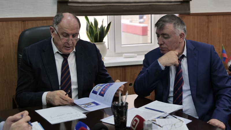 Председатель Правительства РД  Абдулмуслим  Абдулмуслимов встретился с коллективом Комитета по ветеринарии РД