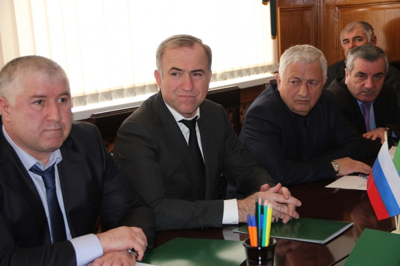 В администрации Кизилюртовского района представили нового руководителя ветеринарной службы