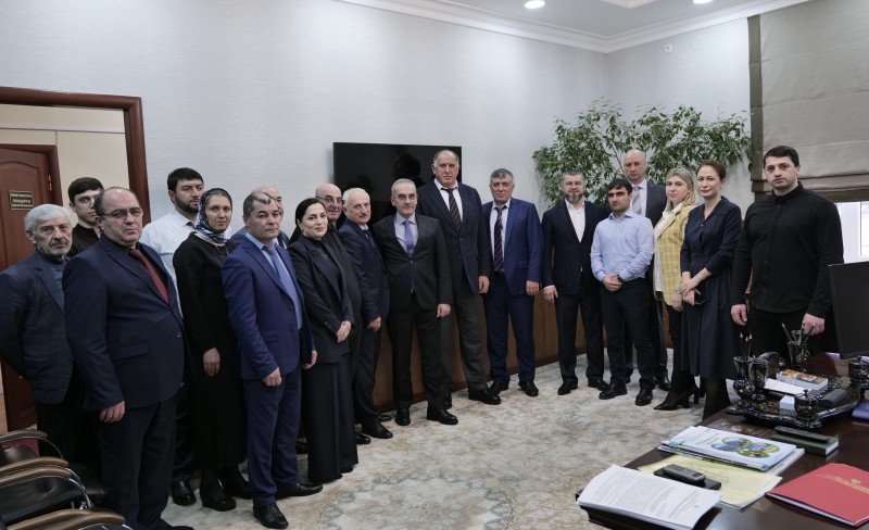 Председатель Правительства РД  Абдулмуслим  Абдулмуслимов встретился с коллективом Комитета по ветеринарии РД