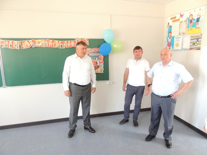 Магомед Шапиев принял участие в мероприятиях ко Дню знаний в Тарумовском районе