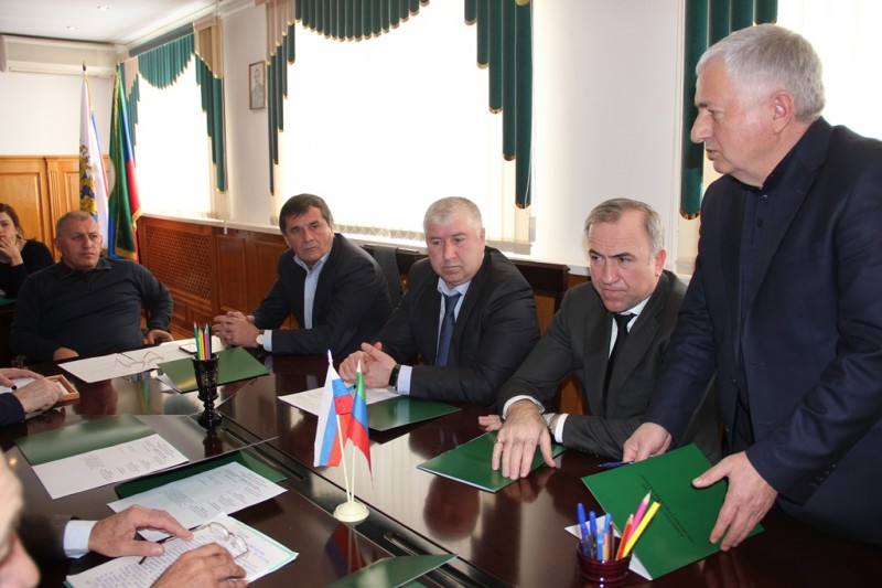 В администрации Кизилюртовского района представили нового руководителя ветеринарной службы