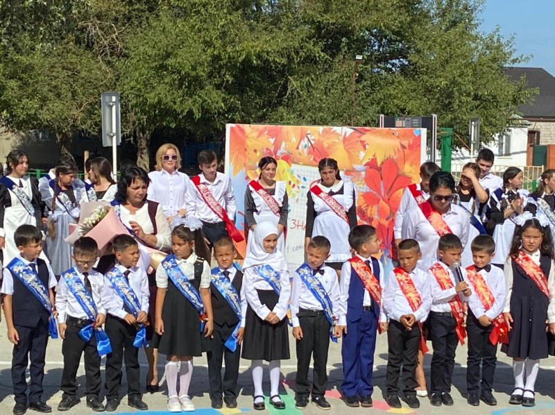 Магомед Шапиев принял участие в мероприятиях ко Дню знаний в Тарумовском районе