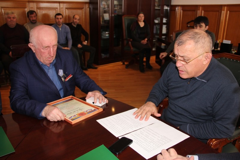 В администрации Кизилюртовского района представили нового руководителя ветеринарной службы