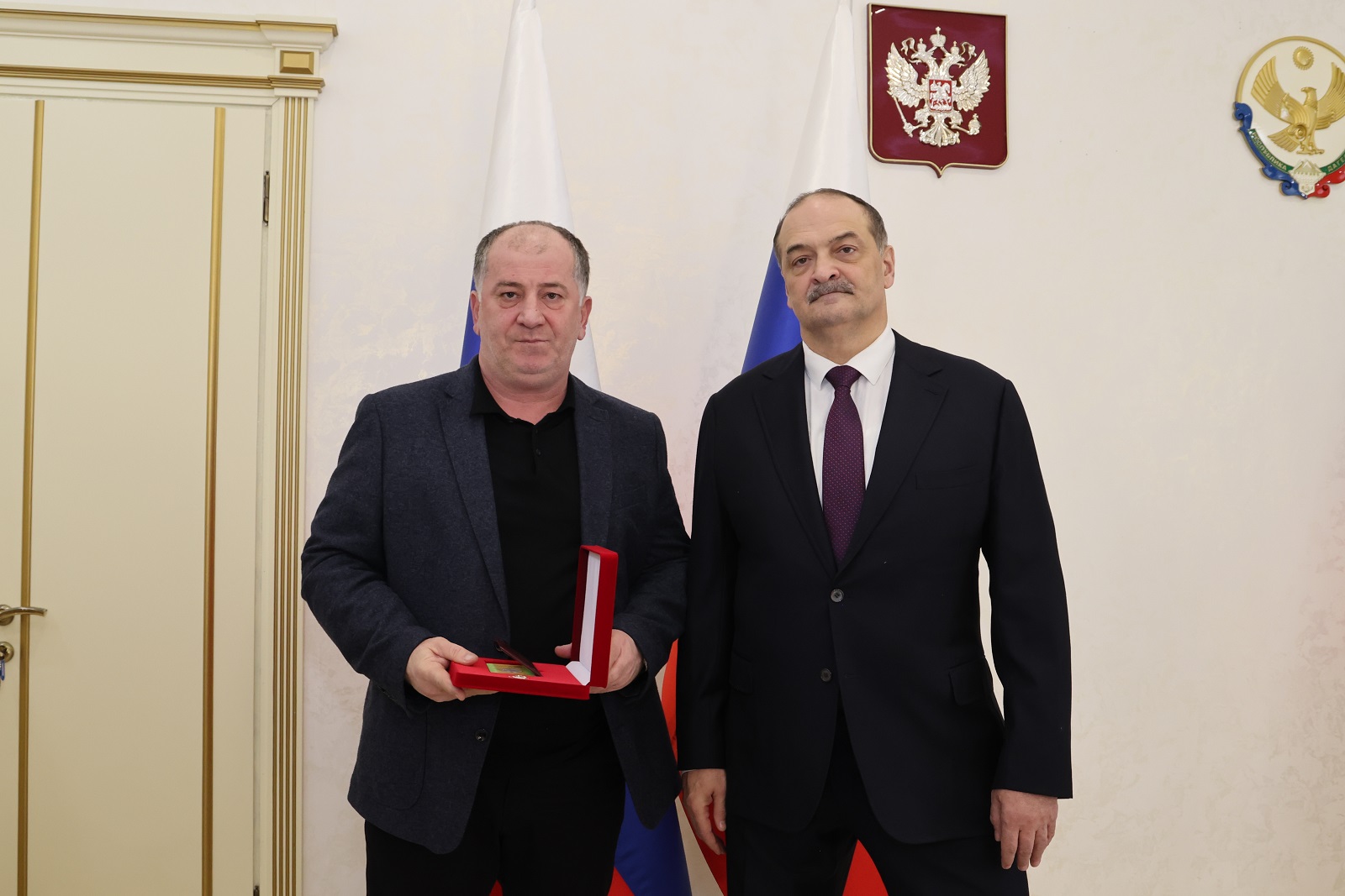 Глава Дагестана провел церемонию вручения государственных наград