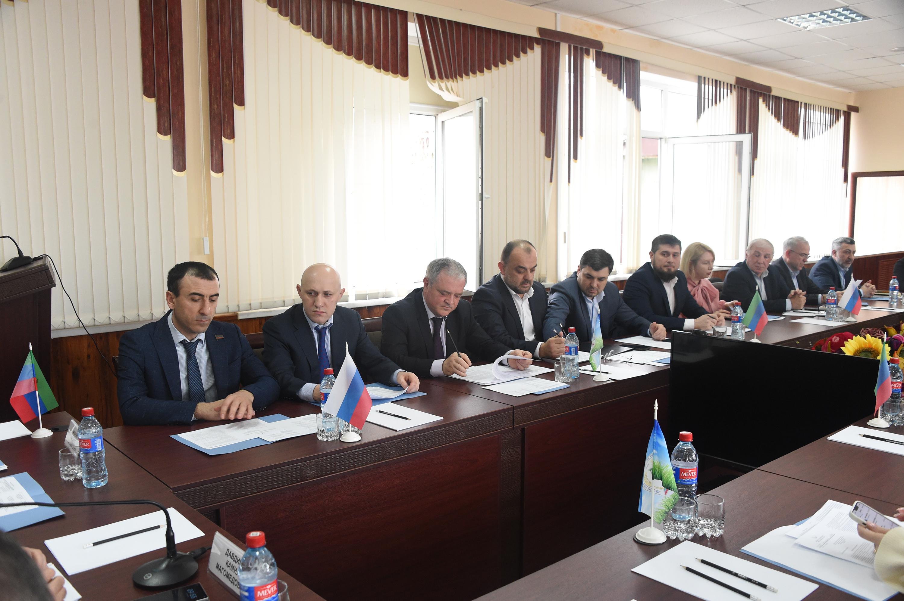 В Прикаспийском ЗНИВИ обсудили вопросы обращения  с животными без владельцев