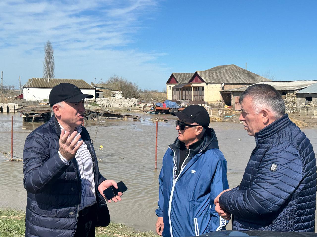 Магомед Шапиев осмотрел ход работ по сбору и вывозу павших животных